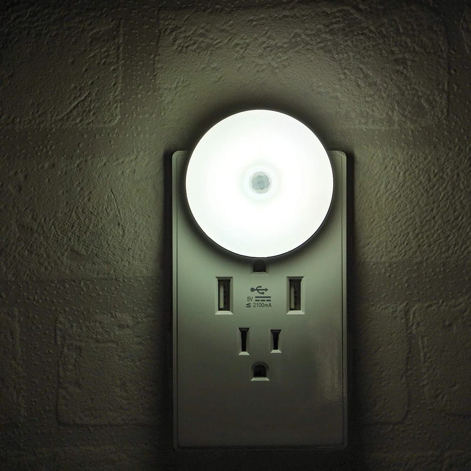 LED Motion Sensor Night Light, Sensor Night Light Plug in, Motion Nightlight Plug into Wall, Energy Efficient, Cool White Night Light for Bathroom, Bedroom, Kitchen, Hallway, Stairway, 2 Pack